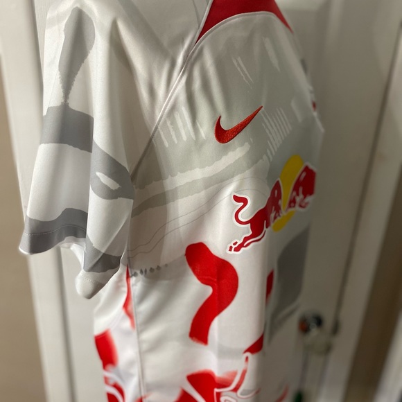 New Nike Red Bull Leipzig 2022-2023 Home Jersey - Picture 7 of 7